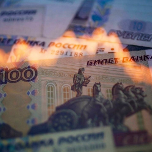 Россияне ожидают в новом году обвал рубля и девальвацию. Насколько оправданы такие ожидания?